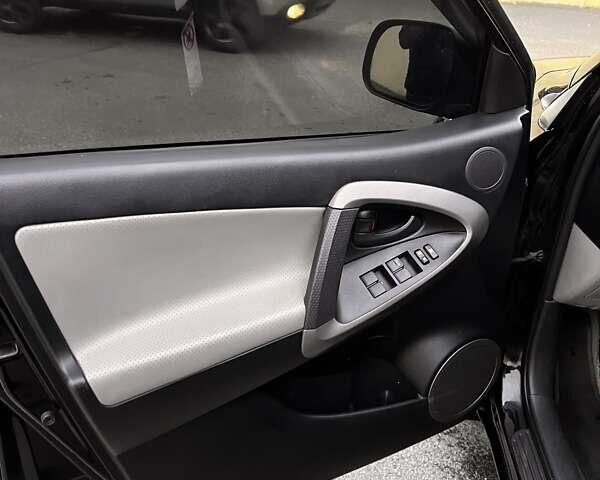 Черный Тойота РАВ 4, объемом двигателя 2.4 л и пробегом 268 тыс. км за 10500 $, фото 9 на Automoto.ua