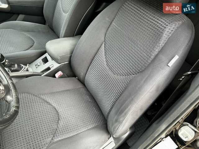 Черный Тойота РАВ 4, объемом двигателя 2.23 л и пробегом 235 тыс. км за 9500 $, фото 28 на Automoto.ua