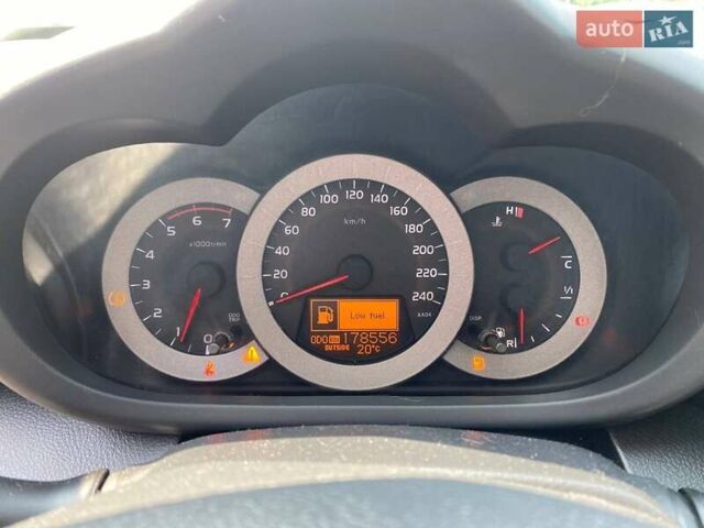 Чорний Тойота РАВ 4, об'ємом двигуна 2.23 л та пробігом 178 тис. км за 9200 $, фото 13 на Automoto.ua