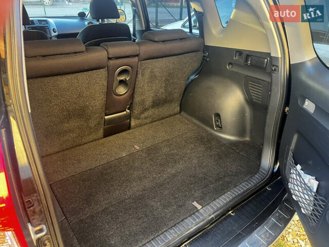 Чорний Тойота РАВ 4, об'ємом двигуна 2.23 л та пробігом 235 тис. км за 9100 $, фото 11 на Automoto.ua