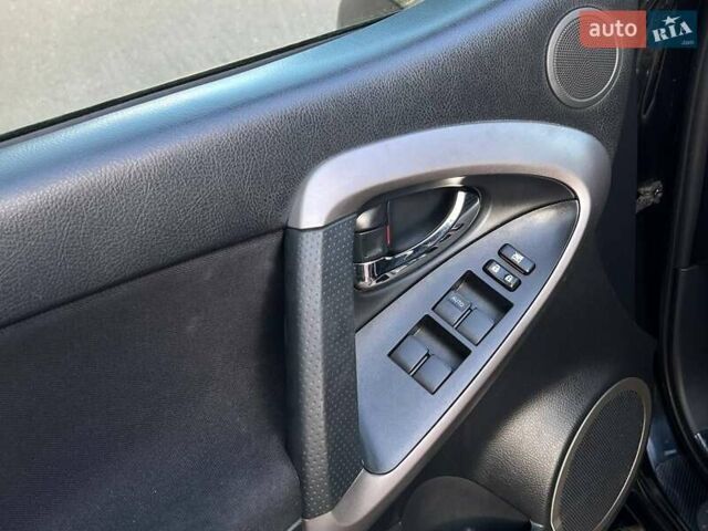 Тойота РАВ 4 2008 в Киеве на Automoto.ua Черный Тойота РАВ 4, объемом двигателя 2 л и пробегом 320 тыс. км за 12700 $, фото 13 на Automoto.ua