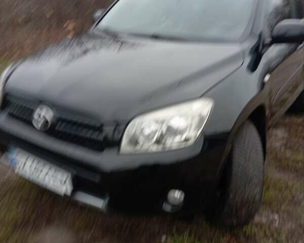 Черный Тойота РАВ 4, объемом двигателя 2 л и пробегом 225 тыс. км за 9000 $, фото 1 на Automoto.ua