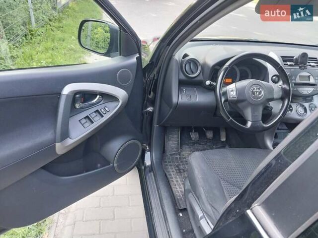 Черный Тойота РАВ 4, объемом двигателя 2.2 л и пробегом 250 тыс. км за 9500 $, фото 5 на Automoto.ua