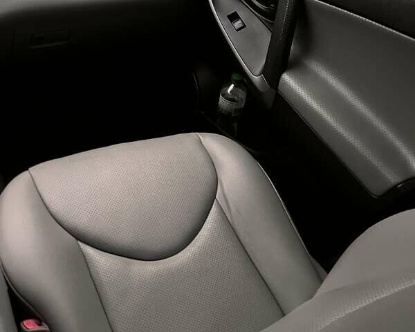 Черный Тойота РАВ 4, объемом двигателя 2.4 л и пробегом 268 тыс. км за 10500 $, фото 14 на Automoto.ua