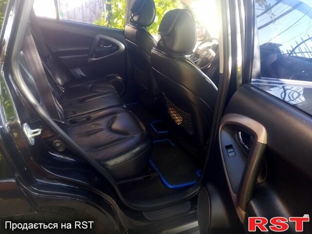 Чорний Тойота РАВ 4, об'ємом двигуна 2.4 л та пробігом 215 тис. км за 10800 $, фото 10 на Automoto.ua