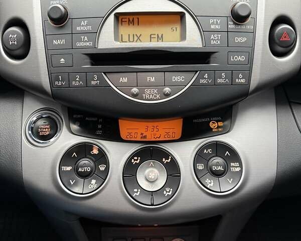 Чорний Тойота РАВ 4, об'ємом двигуна 2 л та пробігом 177 тис. км за 10999 $, фото 38 на Automoto.ua