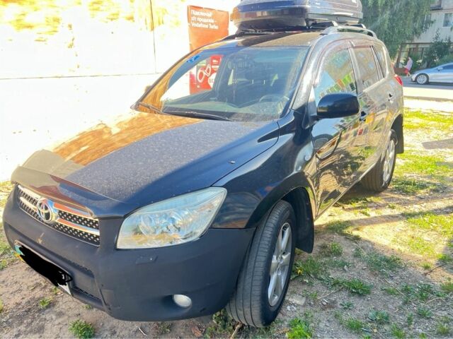 Черный Тойота РАВ 4, объемом двигателя 2 л и пробегом 150 тыс. км за 10500 $, фото 1 на Automoto.ua