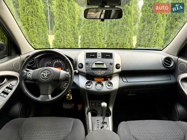 Черный Тойота РАВ 4, объемом двигателя 2 л и пробегом 87 тыс. км за 12800 $, фото 8 на Automoto.ua