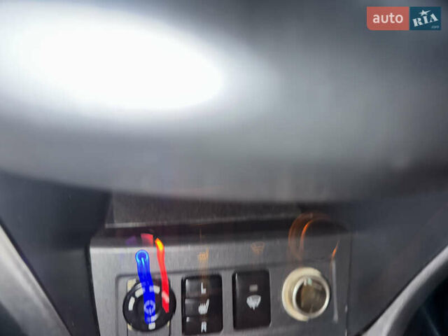 Чорний Тойота РАВ 4, об'ємом двигуна 2 л та пробігом 270 тис. км за 8500 $, фото 6 на Automoto.ua