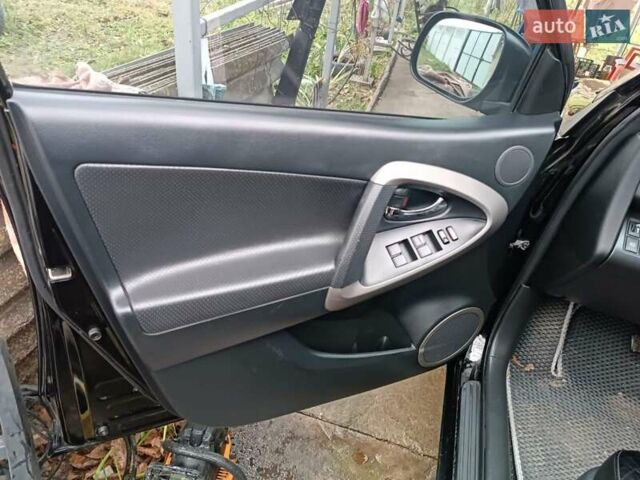 Чорний Тойота РАВ 4, об'ємом двигуна 2.36 л та пробігом 195 тис. км за 9500 $, фото 6 на Automoto.ua