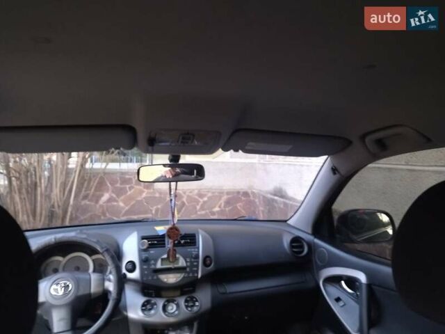 Черный Тойота РАВ 4, объемом двигателя 0 л и пробегом 329 тыс. км за 9000 $, фото 1 на Automoto.ua