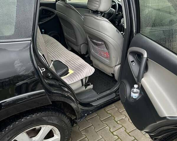 Чорний Тойота РАВ 4, об'ємом двигуна 2.4 л та пробігом 254 тис. км за 12000 $, фото 9 на Automoto.ua