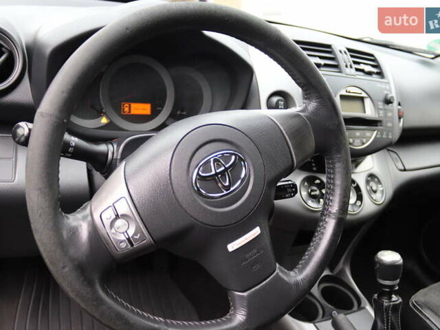 Черный Тойота РАВ 4, объемом двигателя 2.2 л и пробегом 270 тыс. км за 9500 $, фото 12 на Automoto.ua