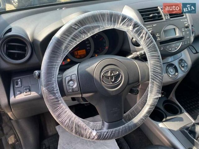Чорний Тойота РАВ 4, об'ємом двигуна 2.23 л та пробігом 178 тис. км за 9200 $, фото 12 на Automoto.ua
