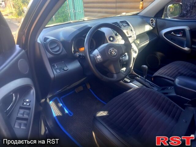 Чорний Тойота РАВ 4, об'ємом двигуна 2.4 л та пробігом 215 тис. км за 10800 $, фото 5 на Automoto.ua