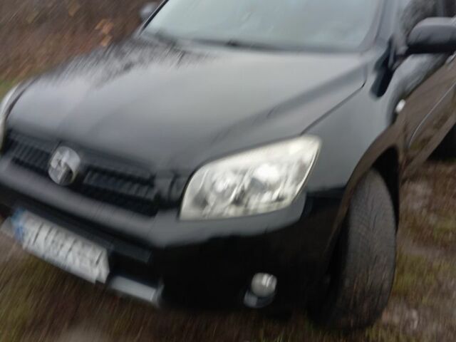 Черный Тойота РАВ 4, объемом двигателя 2 л и пробегом 225 тыс. км за 9000 $, фото 1 на Automoto.ua