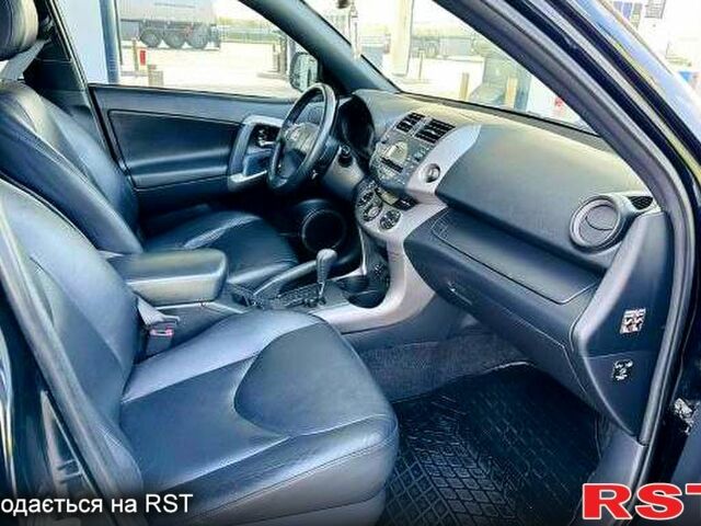 Черный Тойота РАВ 4, объемом двигателя 2 л и пробегом 200 тыс. км за 11000 $, фото 4 на Automoto.ua