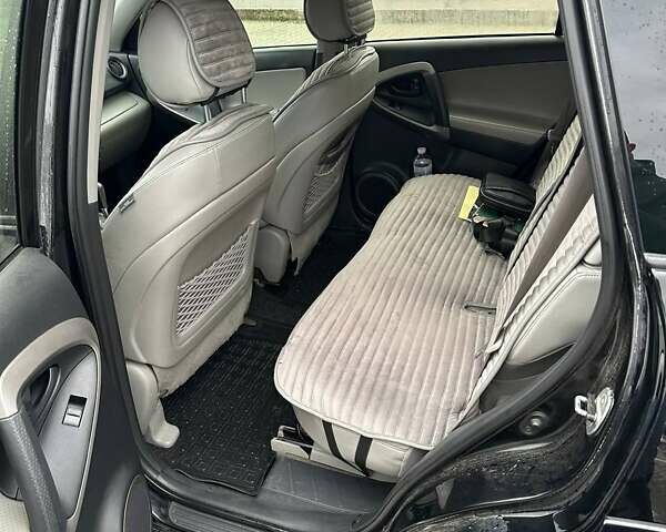 Чорний Тойота РАВ 4, об'ємом двигуна 2.4 л та пробігом 254 тис. км за 12000 $, фото 5 на Automoto.ua