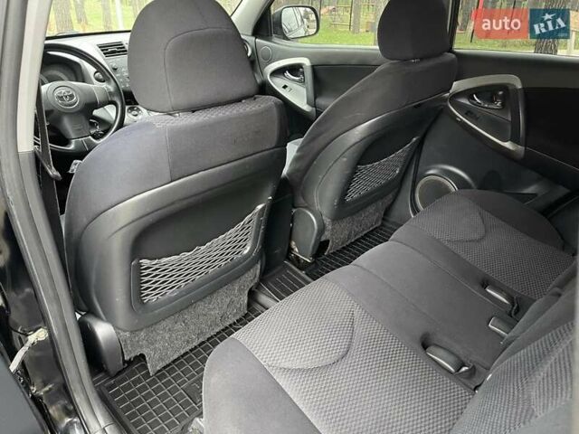 Черный Тойота РАВ 4, объемом двигателя 2 л и пробегом 176 тыс. км за 10750 $, фото 13 на Automoto.ua