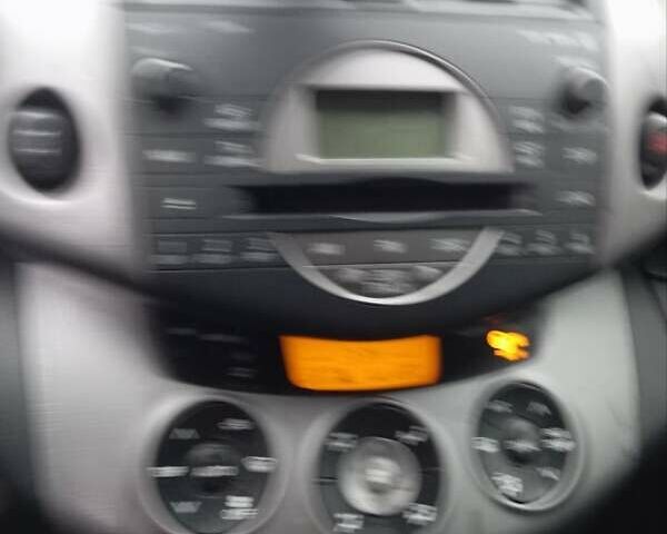 Черный Тойота РАВ 4, объемом двигателя 2 л и пробегом 225 тыс. км за 9000 $, фото 2 на Automoto.ua