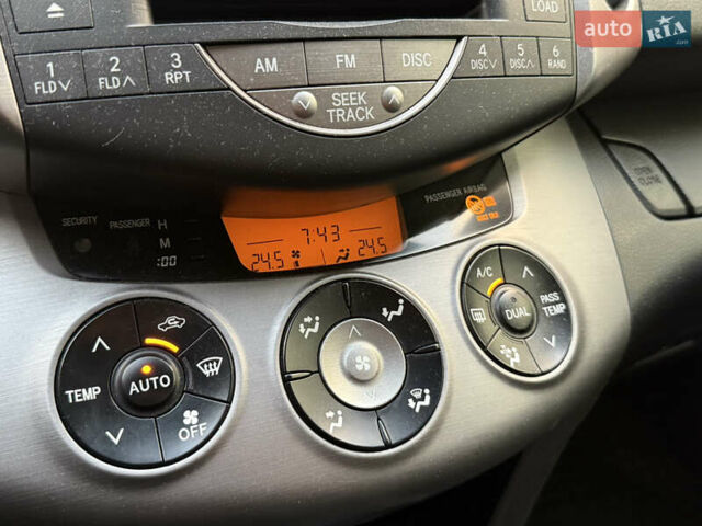 Черный Тойота РАВ 4, объемом двигателя 2 л и пробегом 87 тыс. км за 12800 $, фото 33 на Automoto.ua