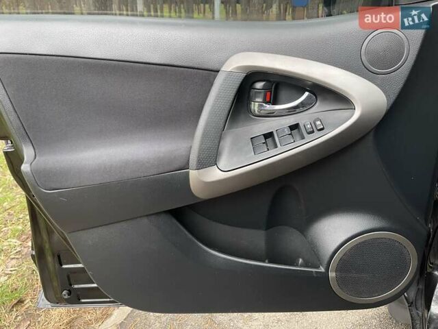 Чорний Тойота РАВ 4, об'ємом двигуна 2 л та пробігом 176 тис. км за 10750 $, фото 37 на Automoto.ua