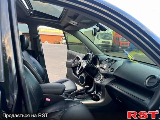 Черный Тойота РАВ 4, объемом двигателя 2 л и пробегом 275 тыс. км за 10800 $, фото 2 на Automoto.ua