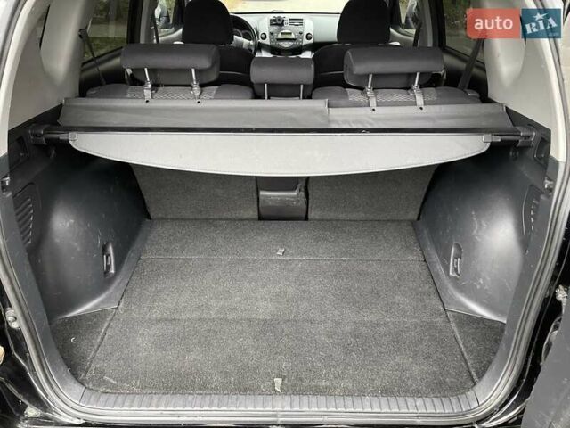 Черный Тойота РАВ 4, объемом двигателя 2 л и пробегом 176 тыс. км за 10750 $, фото 44 на Automoto.ua