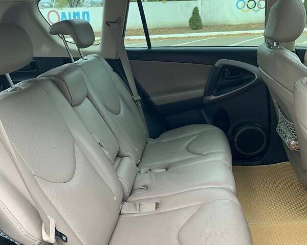 Черный Тойота РАВ 4, объемом двигателя 2.36 л и пробегом 196 тыс. км за 9500 $, фото 7 на Automoto.ua