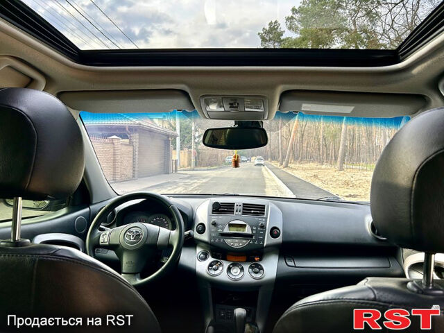 Черный Тойота РАВ 4, объемом двигателя 2 л и пробегом 186 тыс. км за 11500 $, фото 6 на Automoto.ua