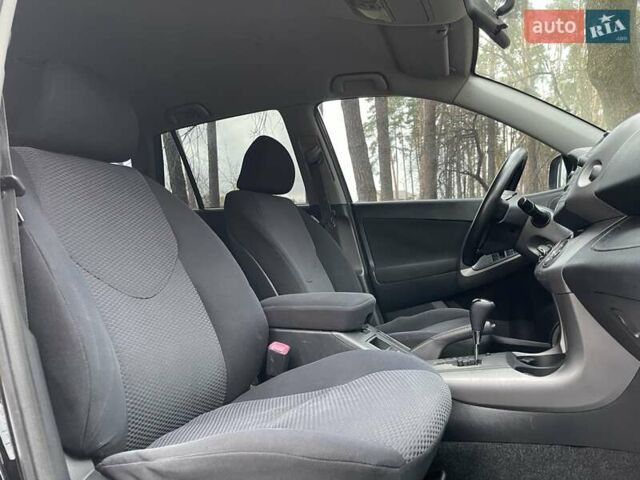 Чорний Тойота РАВ 4, об'ємом двигуна 2 л та пробігом 176 тис. км за 10750 $, фото 20 на Automoto.ua