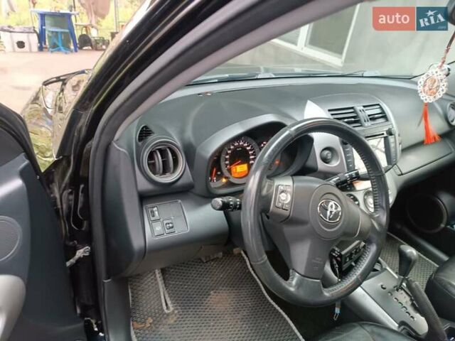 Чорний Тойота РАВ 4, об'ємом двигуна 2.36 л та пробігом 195 тис. км за 9500 $, фото 7 на Automoto.ua