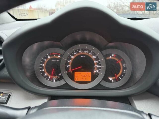 Черный Тойота РАВ 4, объемом двигателя 2.4 л и пробегом 173 тыс. км за 10500 $, фото 21 на Automoto.ua