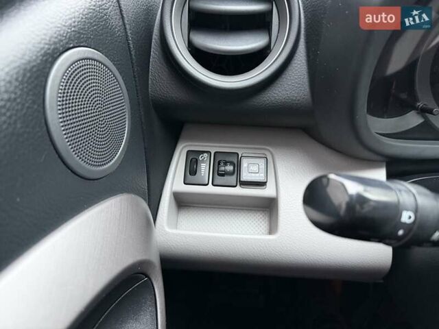 Черный Тойота РАВ 4, объемом двигателя 2.4 л и пробегом 173 тыс. км за 10500 $, фото 18 на Automoto.ua