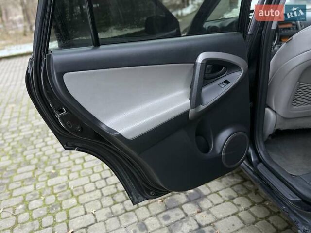 Черный Тойота РАВ 4, объемом двигателя 2.36 л и пробегом 268 тыс. км за 7500 $, фото 47 на Automoto.ua