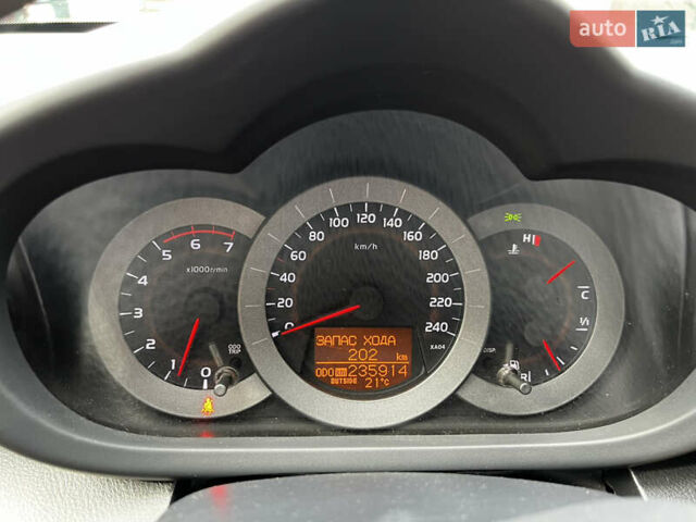 Черный Тойота РАВ 4, объемом двигателя 2.23 л и пробегом 235 тыс. км за 9500 $, фото 32 на Automoto.ua