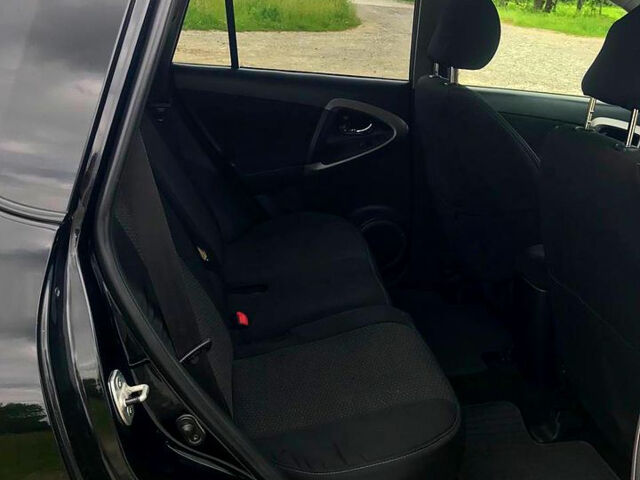 Черный Тойота РАВ 4, объемом двигателя 2.2 л и пробегом 235 тыс. км за 9500 $, фото 11 на Automoto.ua