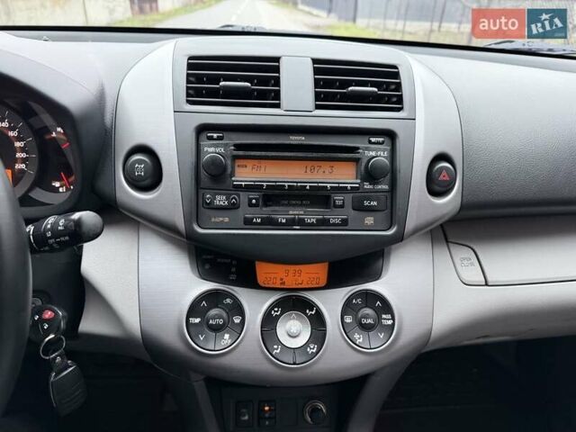 Черный Тойота РАВ 4, объемом двигателя 2.4 л и пробегом 173 тыс. км за 10500 $, фото 19 на Automoto.ua