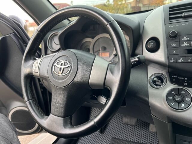 Черный Тойота РАВ 4, объемом двигателя 2 л и пробегом 270 тыс. км за 9500 $, фото 5 на Automoto.ua