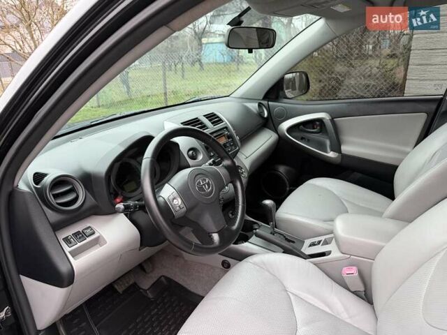 Черный Тойота РАВ 4, объемом двигателя 2.4 л и пробегом 173 тыс. км за 10500 $, фото 12 на Automoto.ua