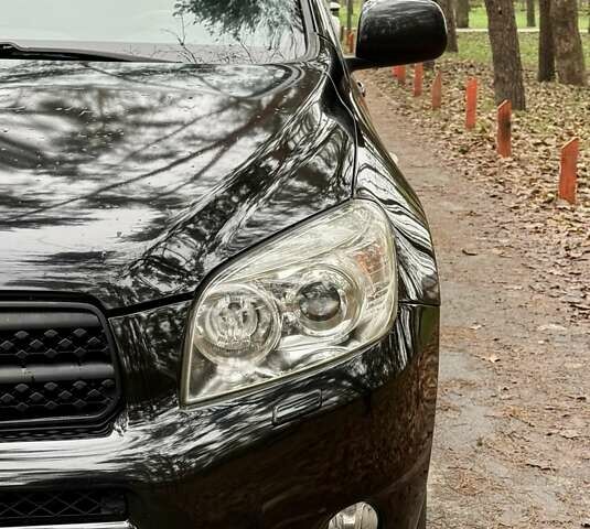 Чорний Тойота РАВ 4, об'ємом двигуна 2 л та пробігом 177 тис. км за 10999 $, фото 10 на Automoto.ua