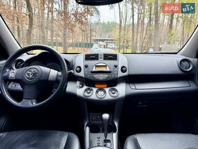 Чорний Тойота РАВ 4, об'ємом двигуна 2 л та пробігом 177 тис. км за 10999 $, фото 23 на Automoto.ua