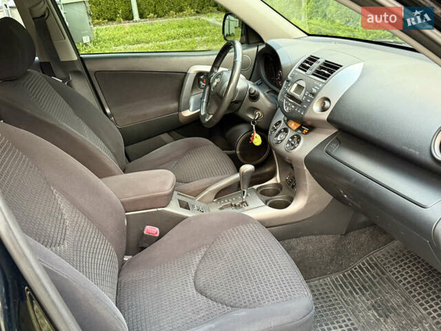 Черный Тойота РАВ 4, объемом двигателя 2 л и пробегом 87 тыс. км за 12800 $, фото 6 на Automoto.ua