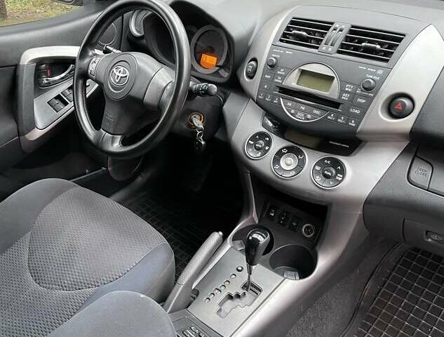 Чорний Тойота РАВ 4, об'ємом двигуна 2 л та пробігом 176 тис. км за 10750 $, фото 17 на Automoto.ua