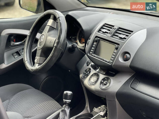 Черный Тойота РАВ 4, объемом двигателя 2.23 л и пробегом 235 тыс. км за 9500 $, фото 15 на Automoto.ua