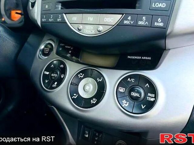 Черный Тойота РАВ 4, объемом двигателя 2 л и пробегом 200 тыс. км за 11000 $, фото 5 на Automoto.ua