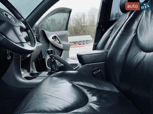 Черный Тойота РАВ 4, объемом двигателя 2.2 л и пробегом 219 тыс. км за 7999 $, фото 20 на Automoto.ua