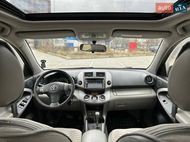 Чорний Тойота РАВ 4, об'ємом двигуна 2.4 л та пробігом 254 тис. км за 12000 $, фото 10 на Automoto.ua