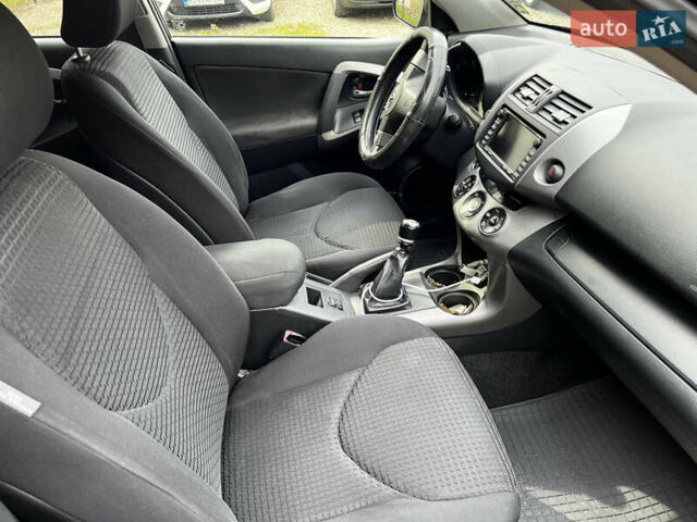 Черный Тойота РАВ 4, объемом двигателя 2.23 л и пробегом 235 тыс. км за 9500 $, фото 16 на Automoto.ua