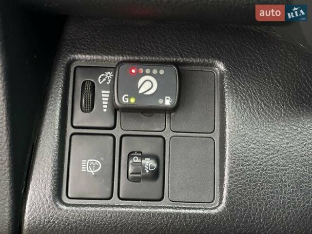 Черный Тойота РАВ 4, объемом двигателя 2 л и пробегом 176 тыс. км за 10750 $, фото 35 на Automoto.ua